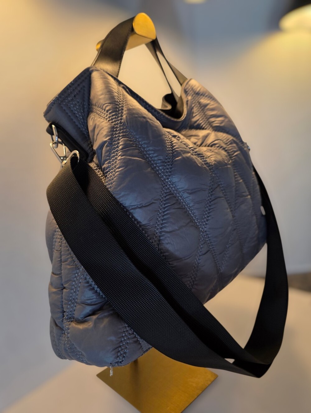 Pillowy Textured Puffer Tote Style Bag with Shoulder Strap  NWT - Picture 3 of 8